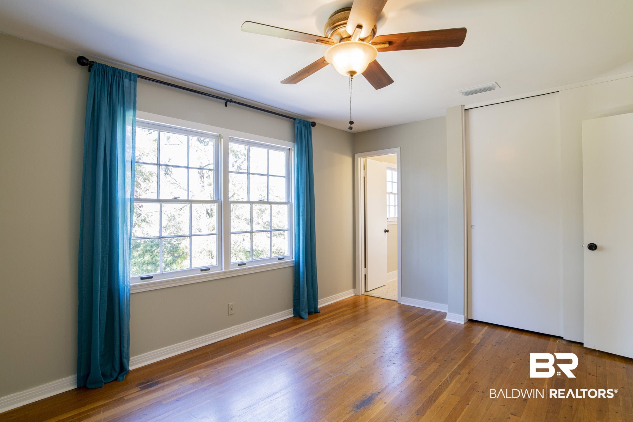 133 Pineridge Road Daphne, AL 36526 - Photo 29 of 31 Master bedroom with on suite bath