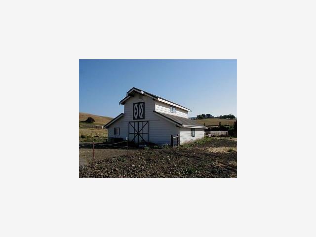 815 Union Road Hollister, CA 95023 - Photo 2 of 6 Gallery Image 2