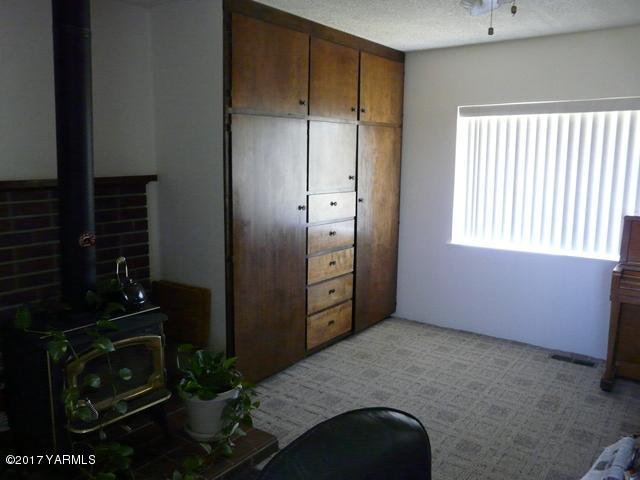 1200 Rosenkranz Road Tieton, WA 98947 - Photo 3 of 17
