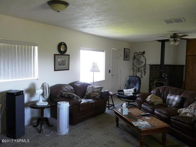 1200 Rosenkranz Road Tieton, WA 98947 - Photo 4 of 17 a living room with furniture and a fireplace