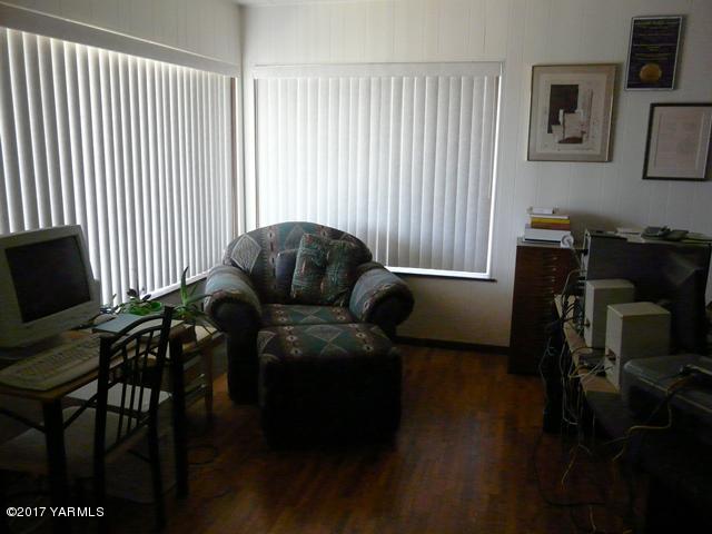 1200 Rosenkranz Road Tieton, WA 98947 - Photo 5 of 17 a living room with furniture and a flat screen tv