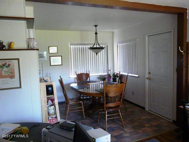 1200 Rosenkranz Road Tieton, WA 98947 - Photo 7 of 17 a view of a dining room with furniture