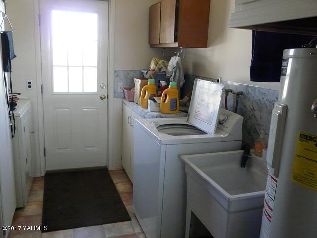 1200 Rosenkranz Road Tieton, WA 98947 - Photo 10 of 17 a utility room with dryer and washer