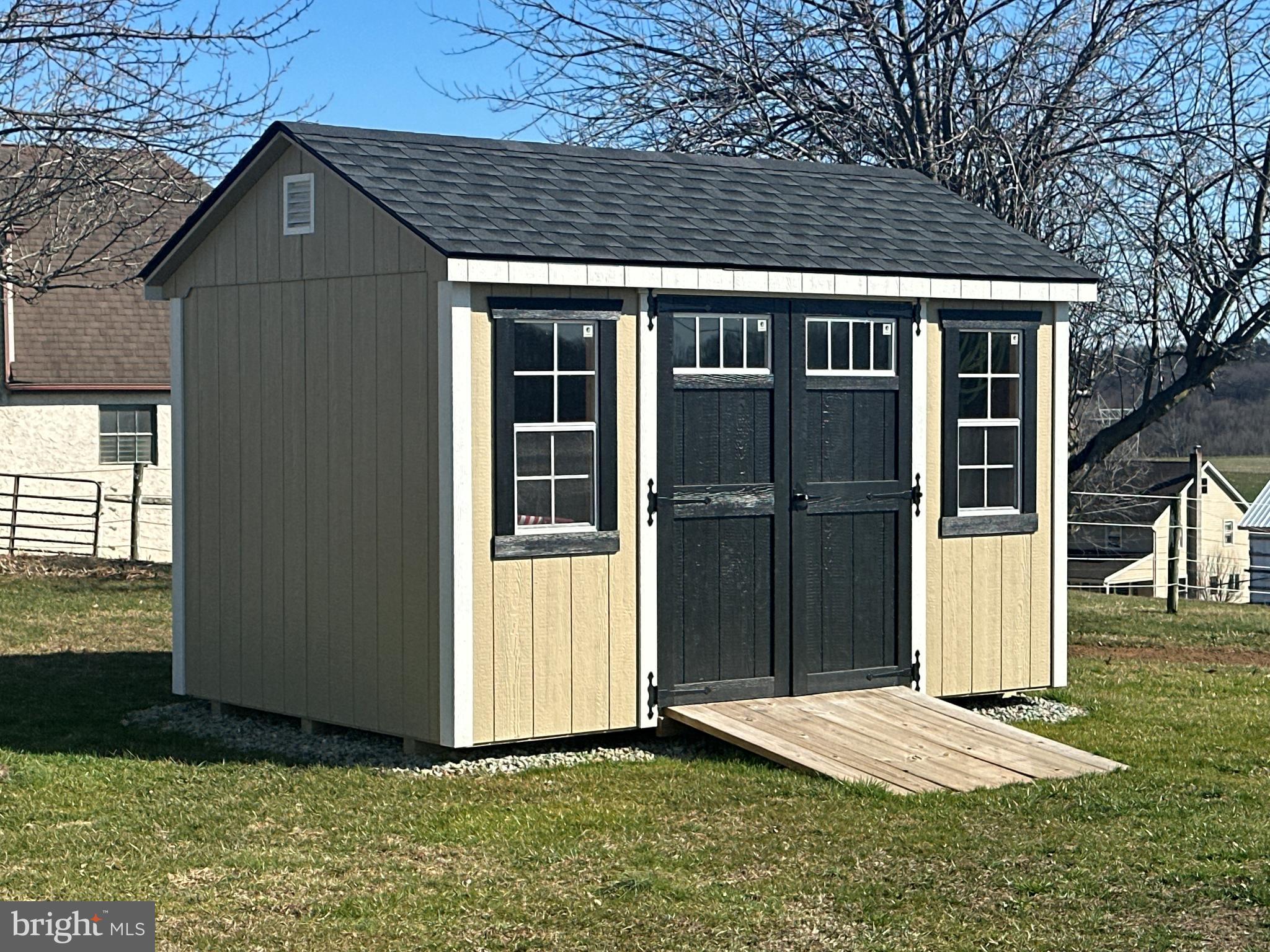 971 Dry Wells Road Quarryville, PA 17566 - Photo 18 of 37 a backyard of a house