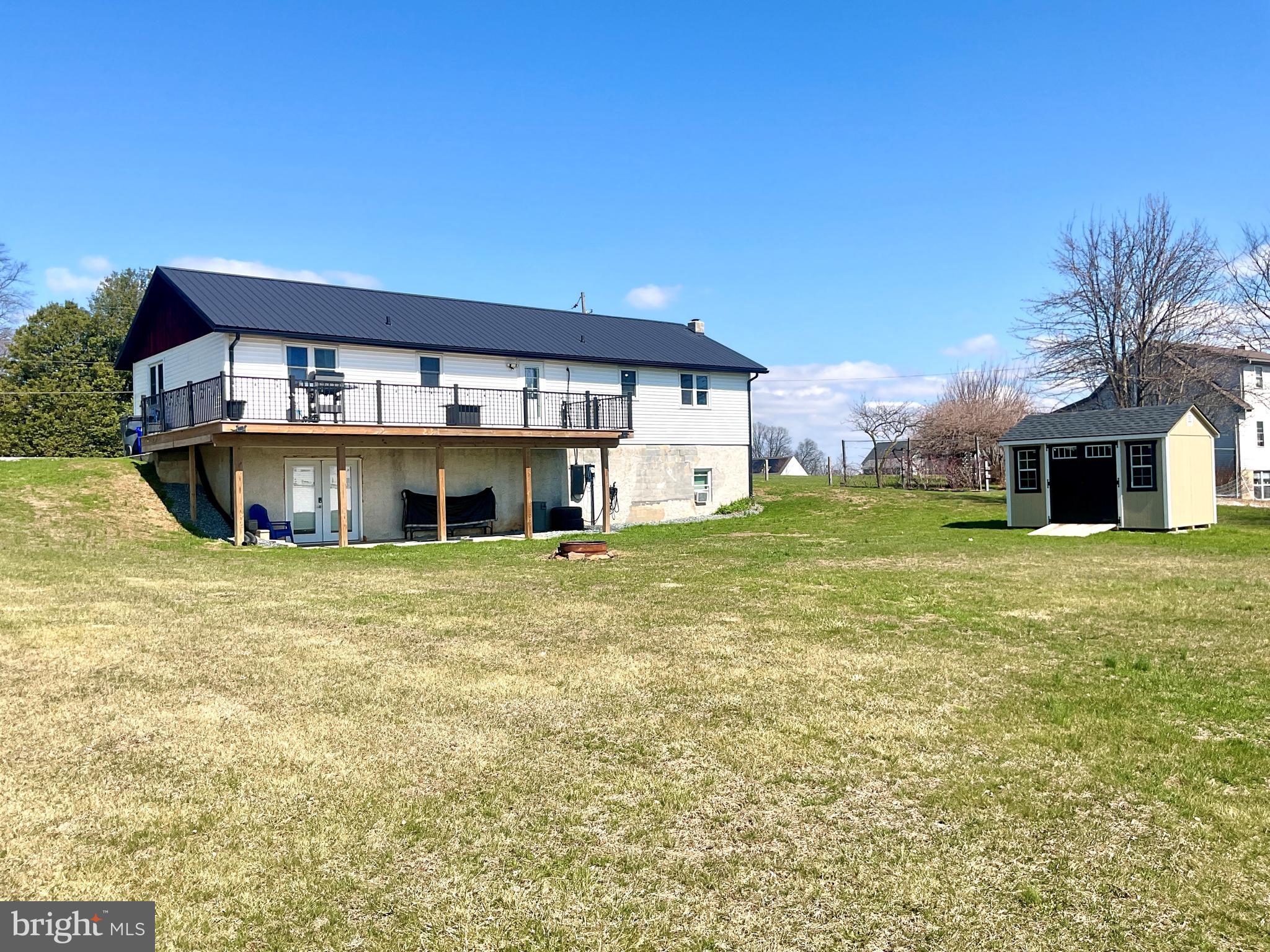 971 Dry Wells Road Quarryville, PA 17566 - Photo 4 of 37 a front view of a house with a garden