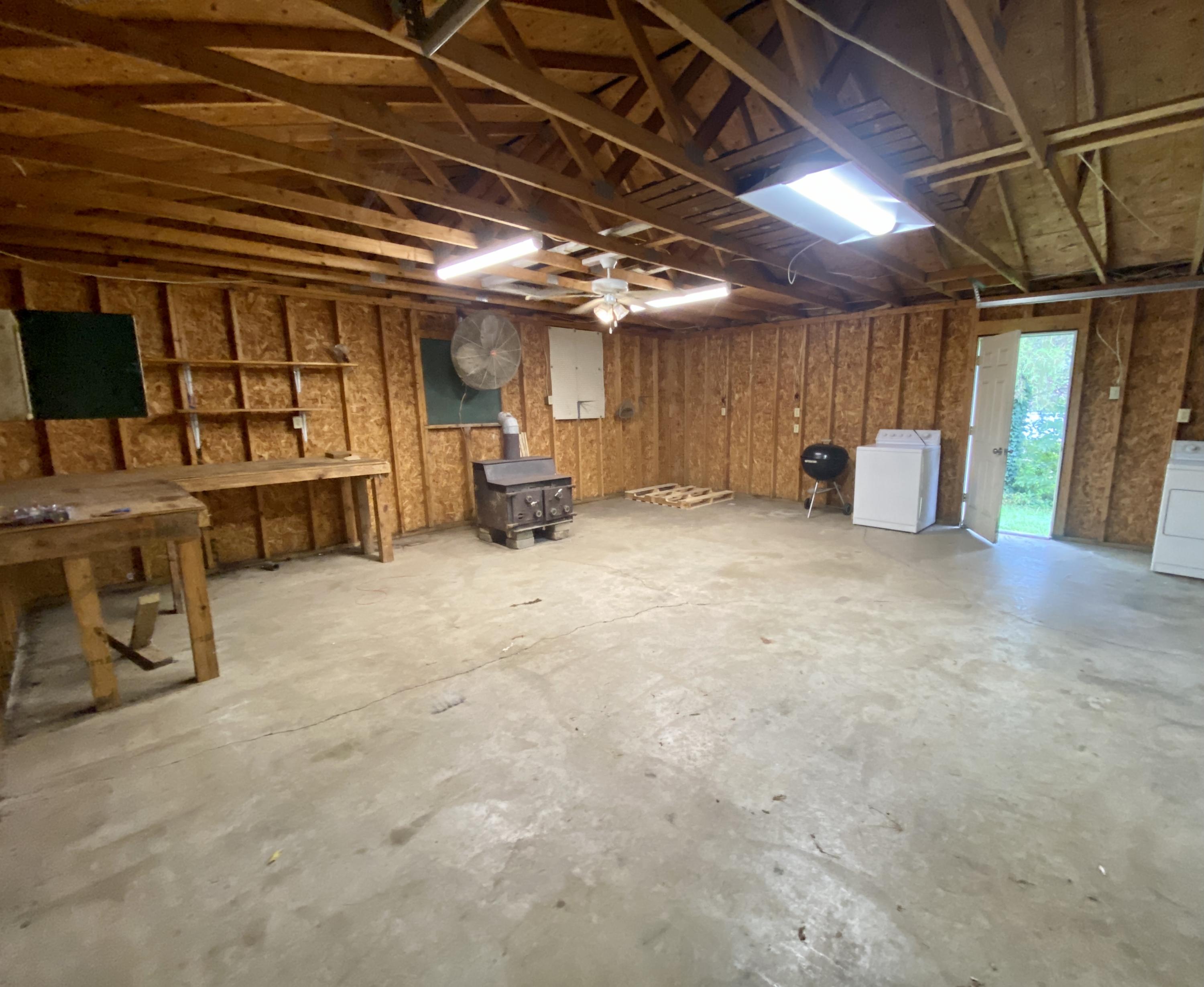 138 Durman Road Sweetwater, TN 37874 - Photo 22 of 28 Garage interior