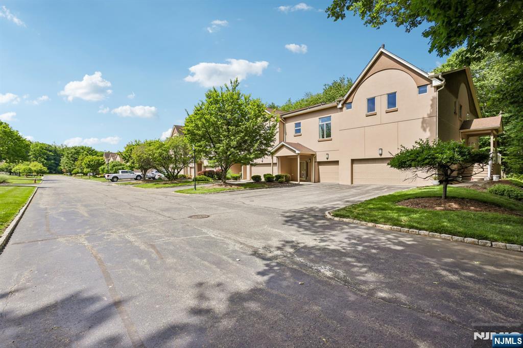 40 Rio Vista Drive Allendale, NJ 07401 - Photo 6 of 33