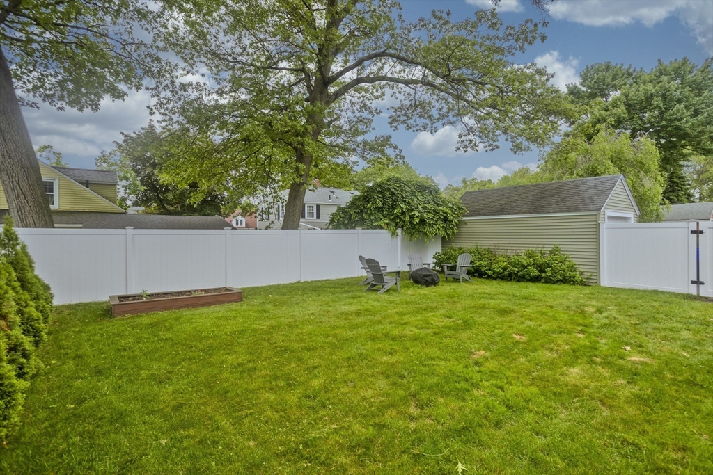 52 Gillette Circle Springfield, MA 01118 - Photo 28 of 30 a view of backyard with green space