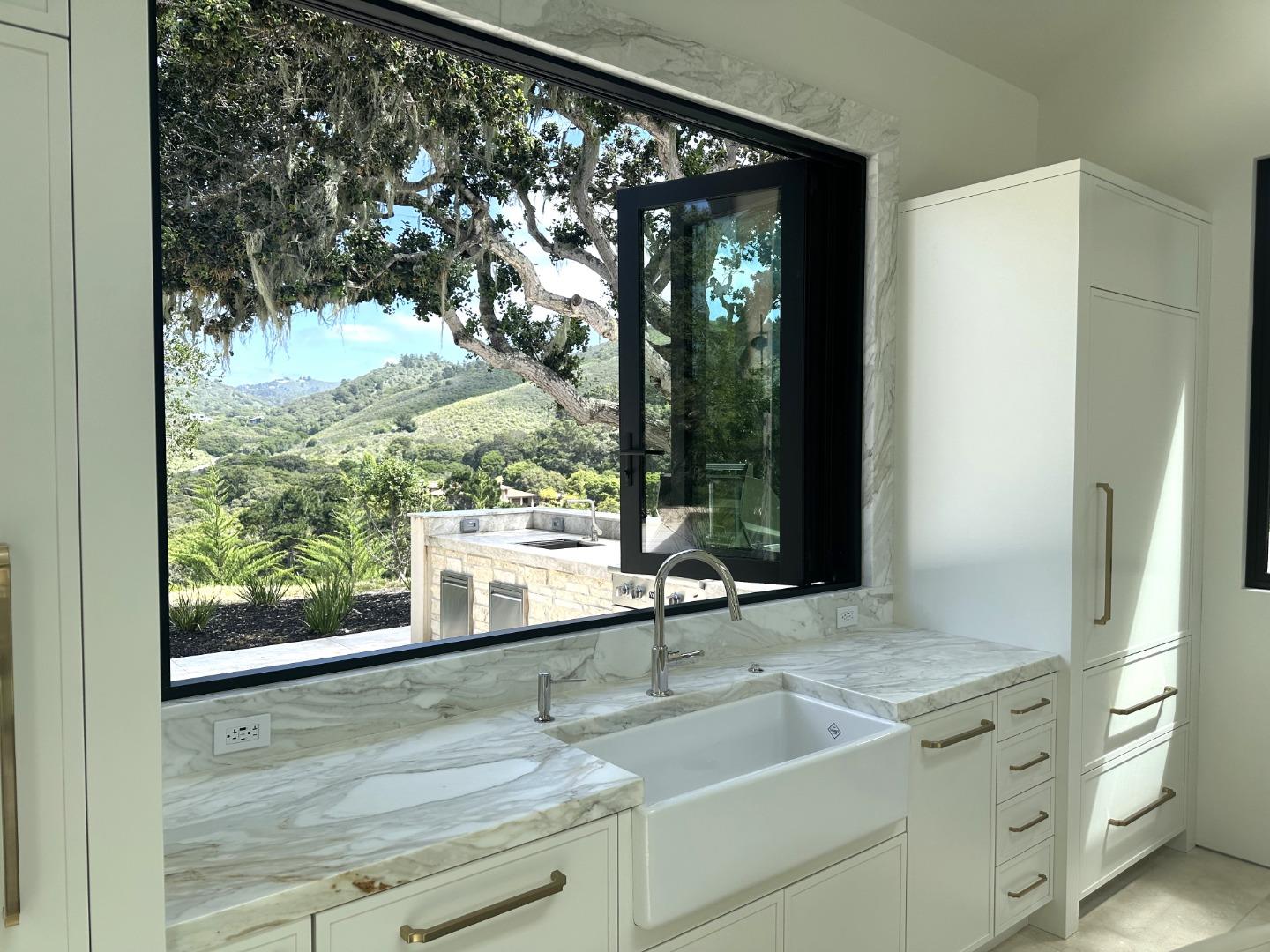 8140 Manjares Road Monterey, CA 93940 - Photo 11 of 20