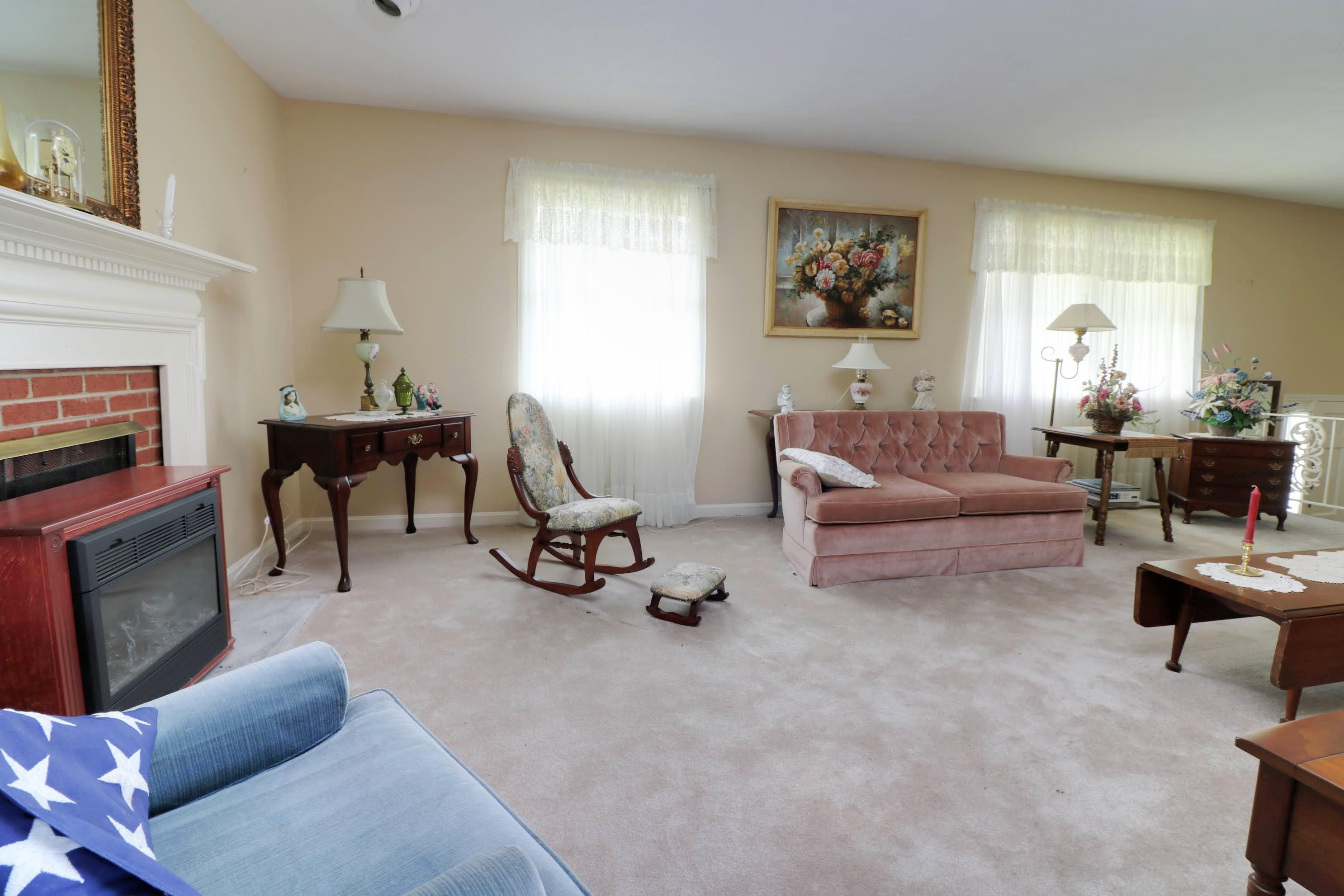 970 Old Stage Road Gray, TN 37615 - Photo 7 of 36 7 - Living Room 2