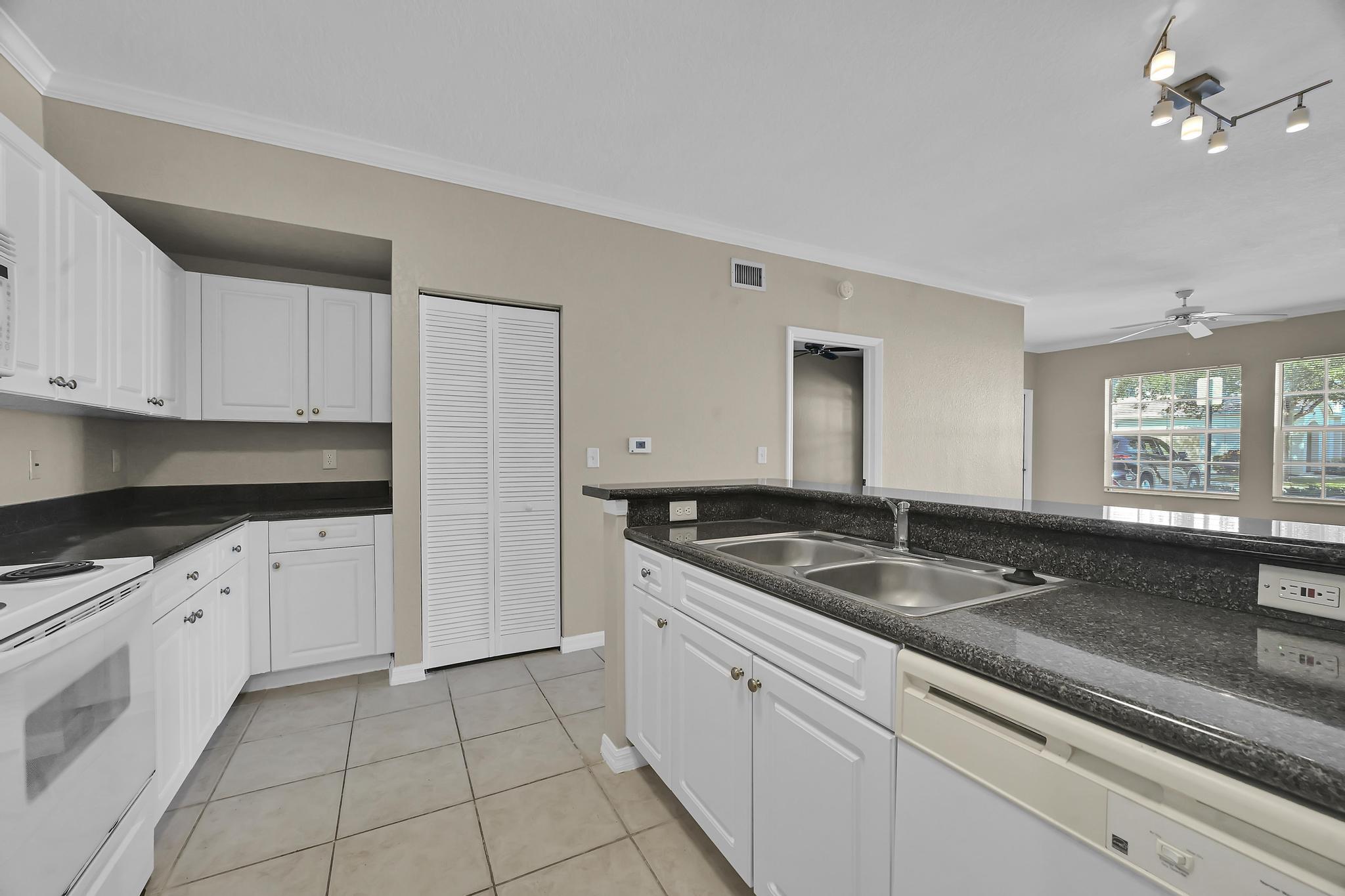 196 Southeast Kitching Circle Stuart, FL 34994 - Photo 2 of 27 Z63_3281