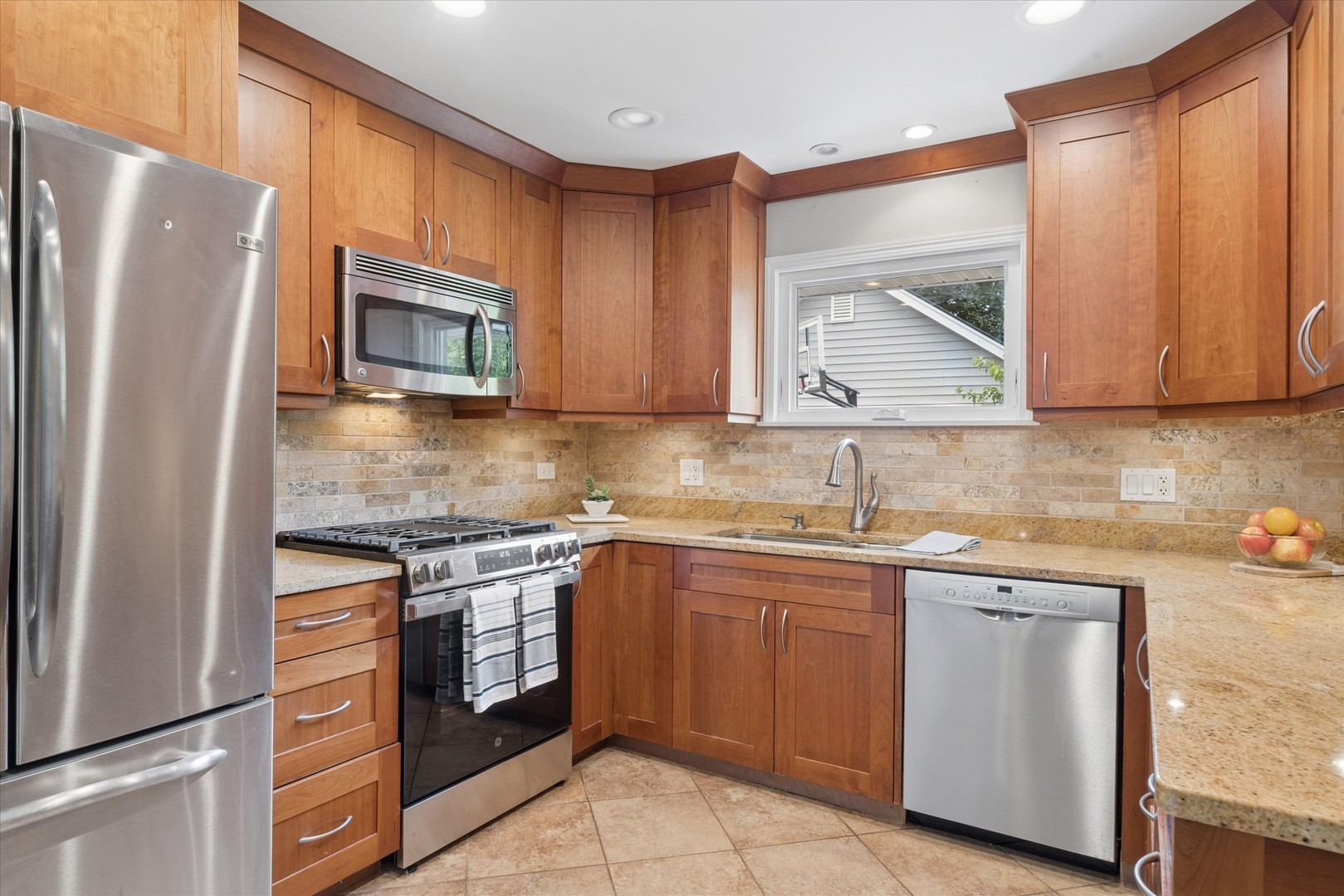 212 North Jackson Road Clarendon Hills, IL 60514 - Photo 6 of 17