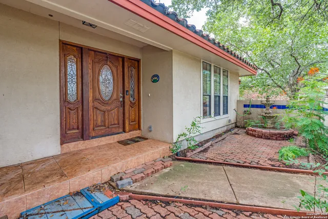 a front view of house with yard