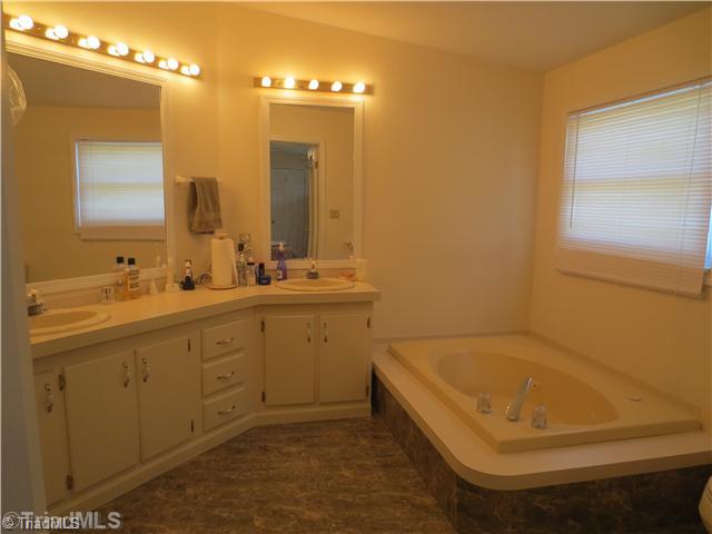 4600 Grubbs Road Walkertown, NC 27051 - Photo 4 of 16 Master Bath/Spa. HUGE GARDEN TUB (JETS DO NOT WORK) SEPERATE SHOWER AND DUAL SINKS