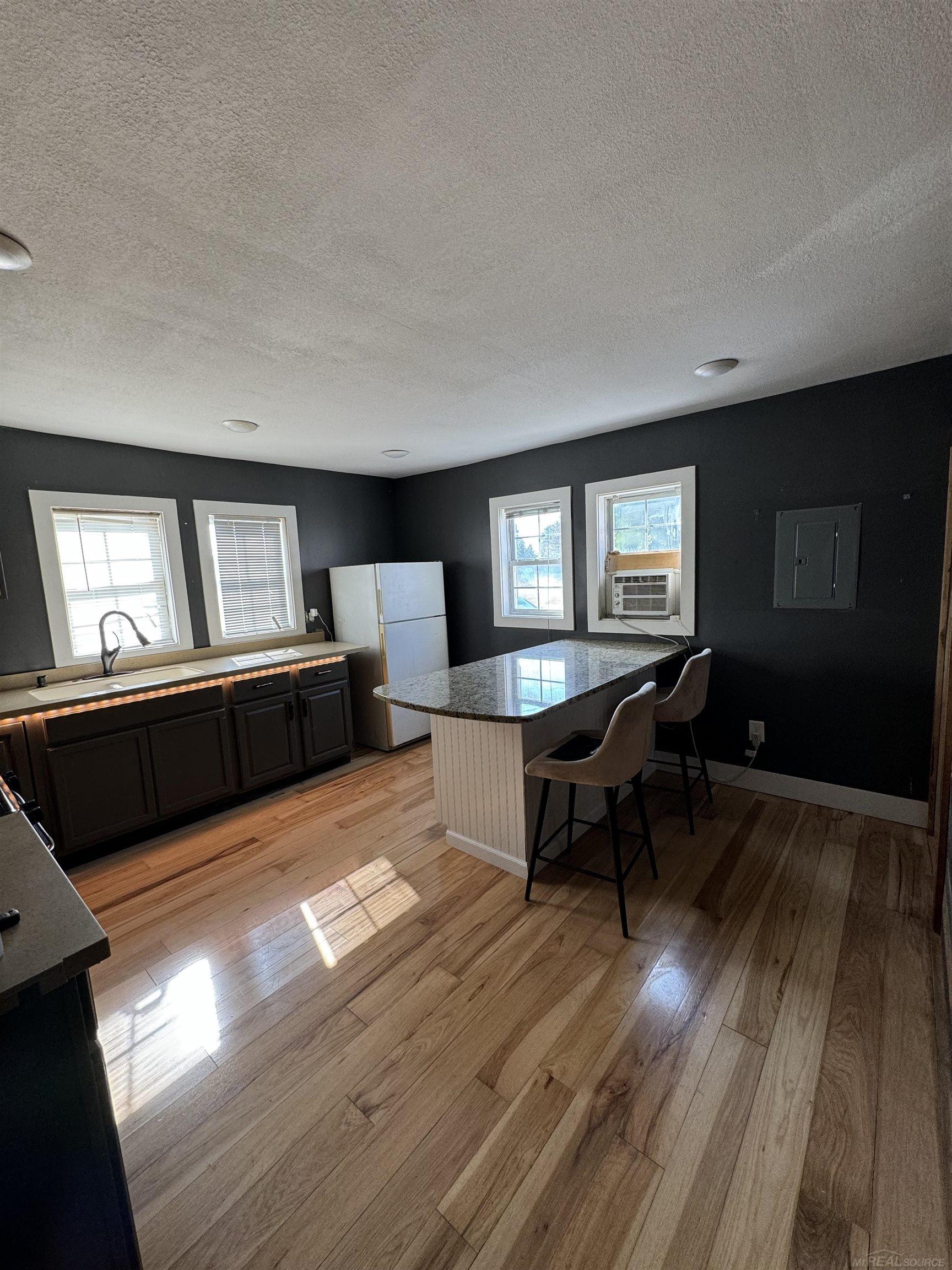 3752 Sheridan Road Saginaw, MI 48601 - Photo 4 of 18 50151975-d265c7e7-9672-4cd7-b0b0-9d5cab344555.JPG