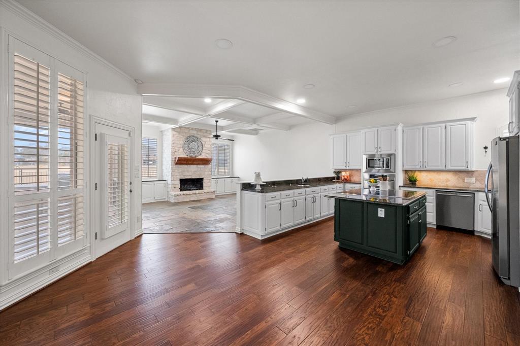 916 Riviera Drive Mansfield, TX 76063 - Photo 11 of 40