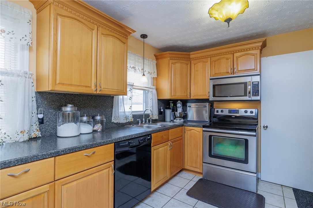 15409 Greendale Road Maple Heights, OH 44137 - Photo 11 of 33
