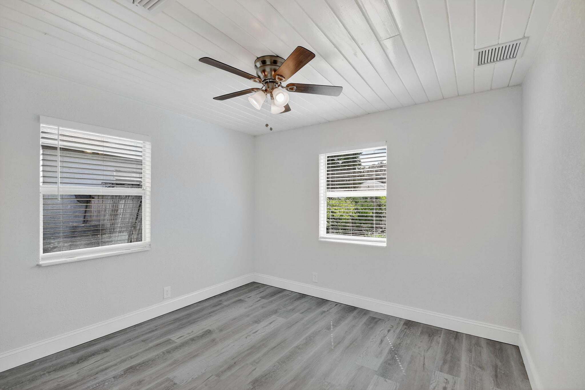 1373 West 30th Street Riviera Beach, FL 33404 - Photo 23 of 25 25-web-or-mls-25-print-025_DSC_1752