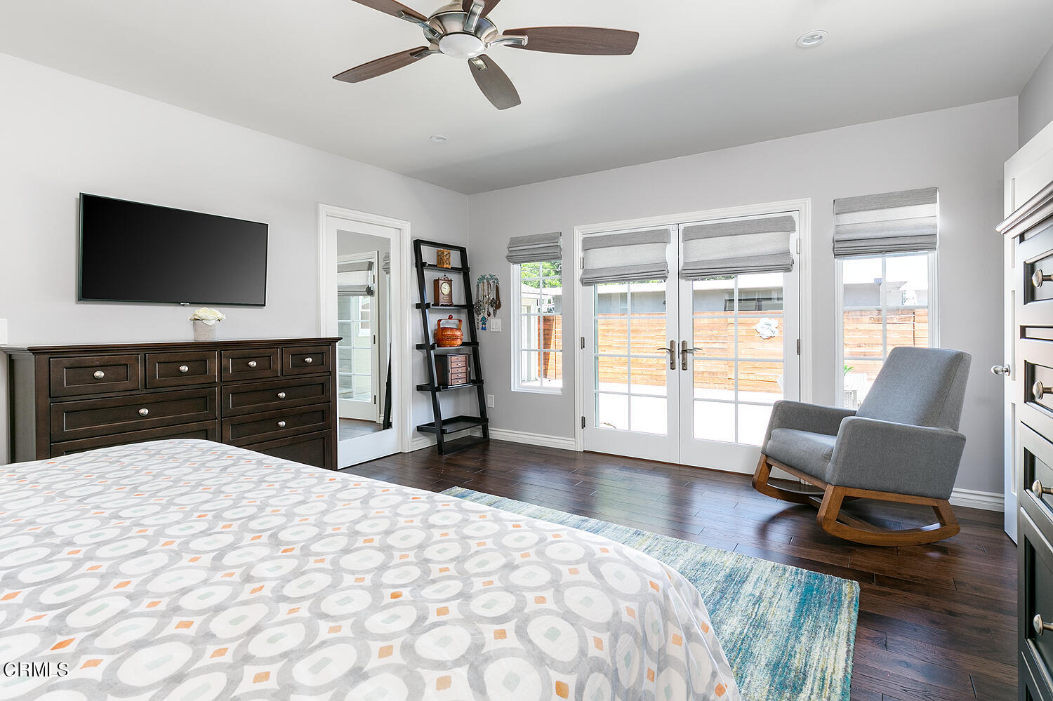 2375 East Woodlyn Road Pasadena, CA 91104 - Photo 19 of 33 a living room with furniture and a flat screen tv