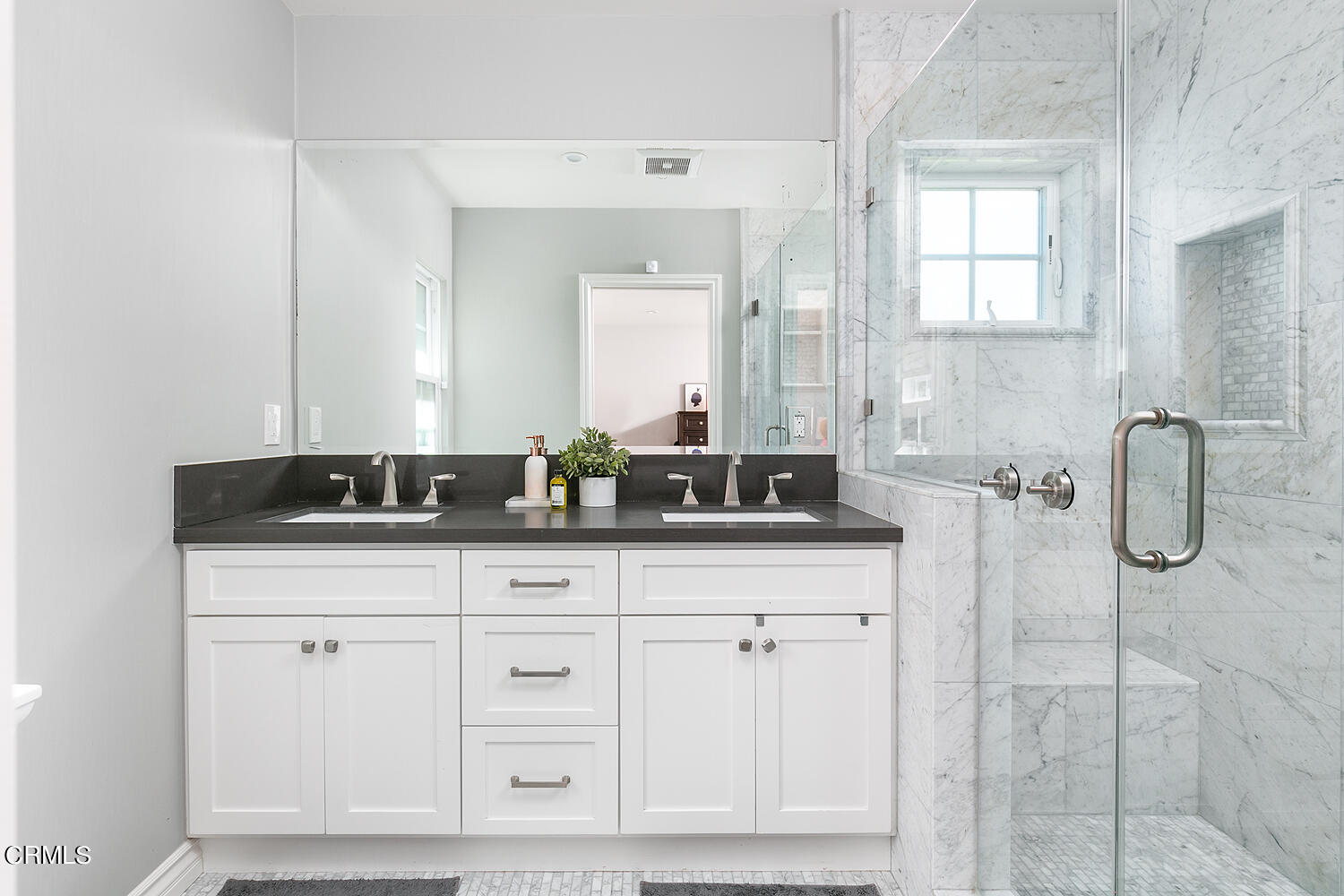 2375 East Woodlyn Road Pasadena, CA 91104 - Photo 20 of 33 a bathroom with a sink vanity and mirror