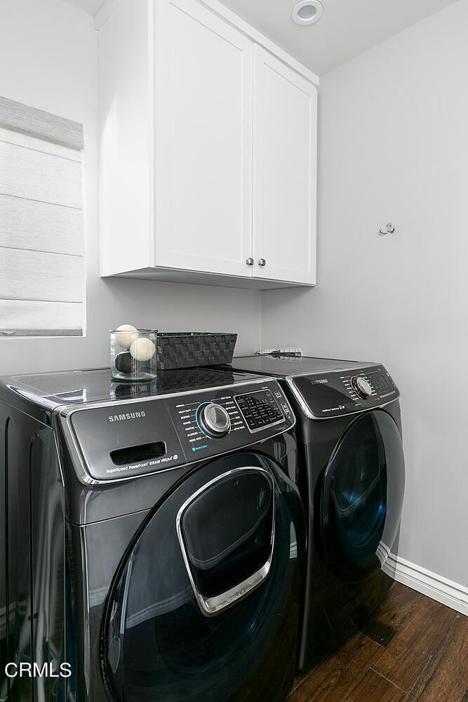 2375 East Woodlyn Road Pasadena, CA 91104 - Photo 22 of 33 a utility room with dryer and washer