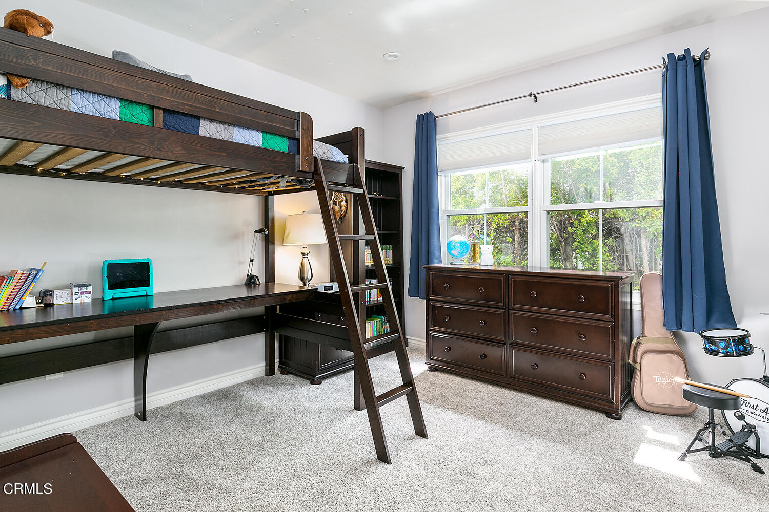 2375 East Woodlyn Road Pasadena, CA 91104 - Photo 25 of 33 a bedroom with a bed and a window