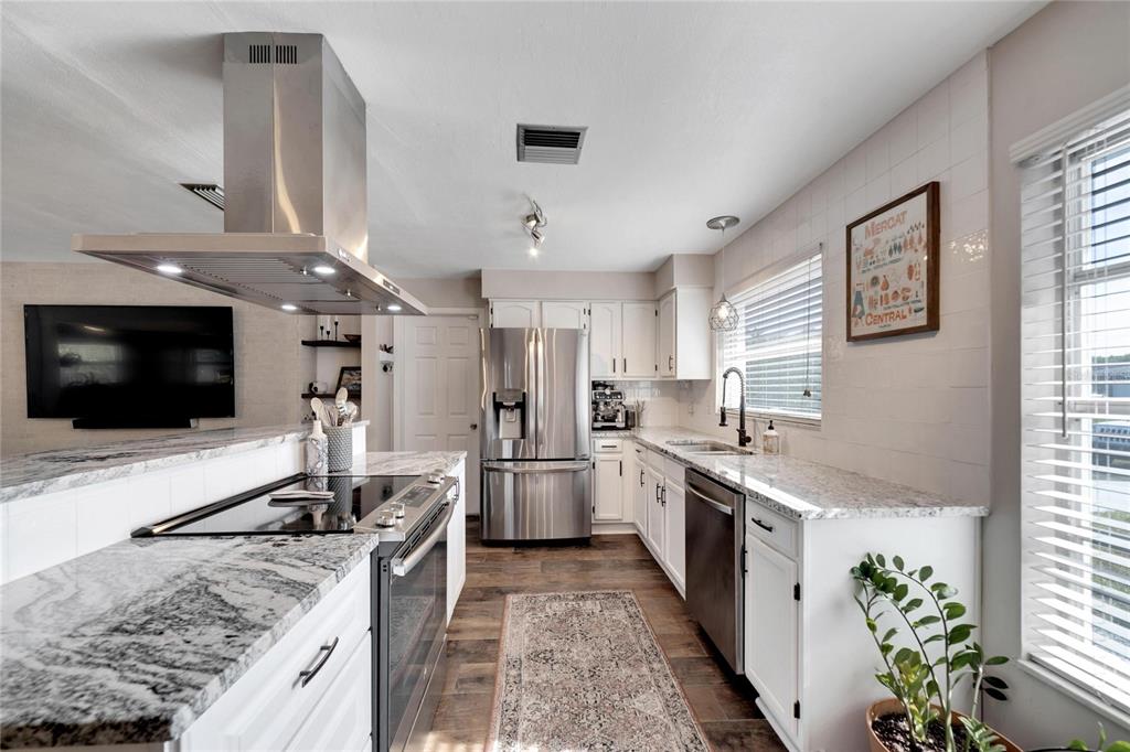 2138 Timber Lane Clearwater, FL 33763 - Photo 3 of 58