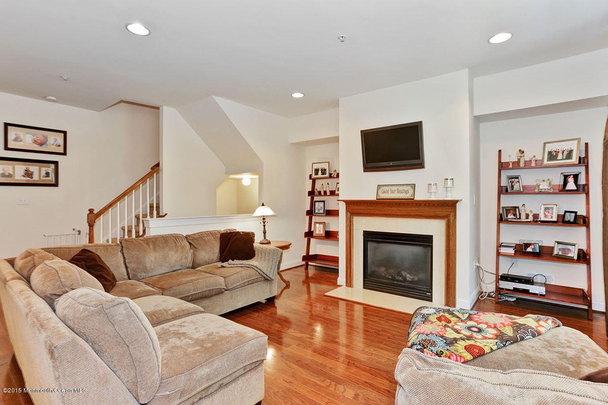 806 Abby Road Middletown, NJ 07748 - Photo 16 of 24 livingroom1_1200
