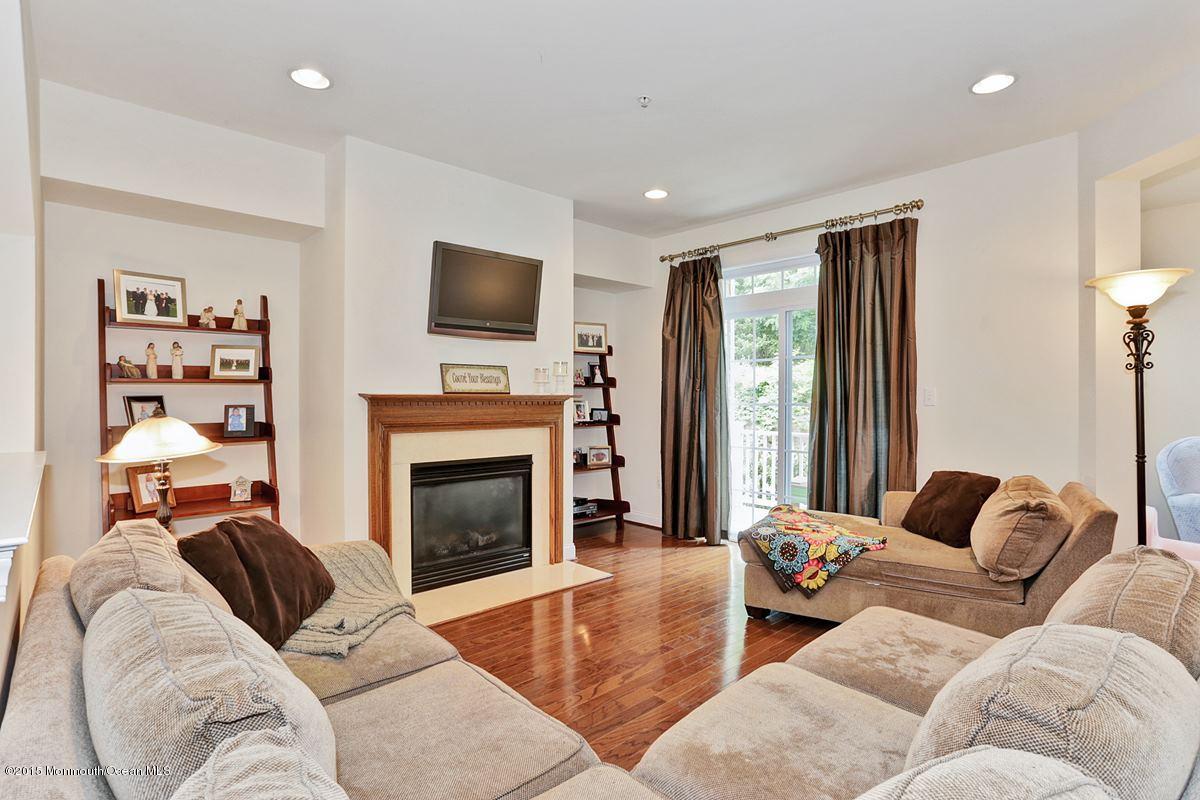 806 Abby Road Middletown, NJ 07748 - Photo 18 of 24 livingroom_1200