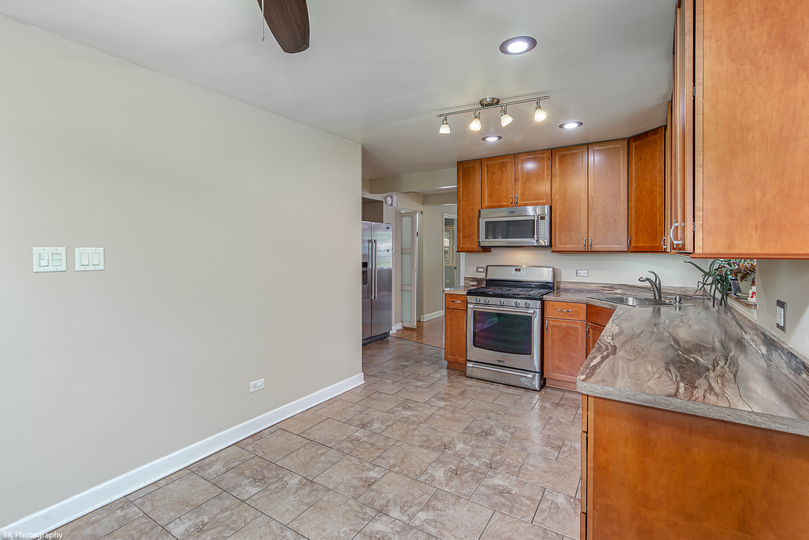 6520 Ridge Drive Chicago Ridge, IL 60415 - Photo 9 of 26 Gallery Image 9