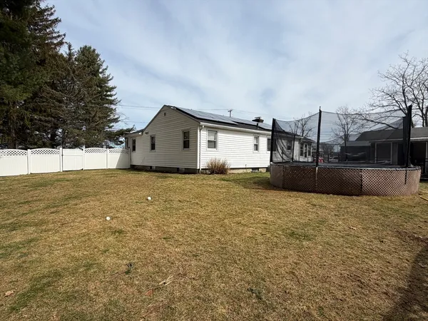 $319,900 | 129 Fernbank Road, Springfield, MA 01129