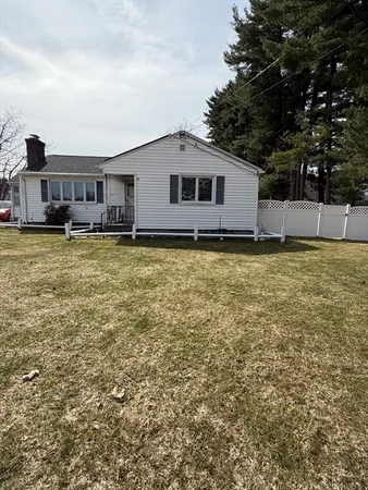 $319,900 | 129 Fernbank Road, Springfield, MA 01129