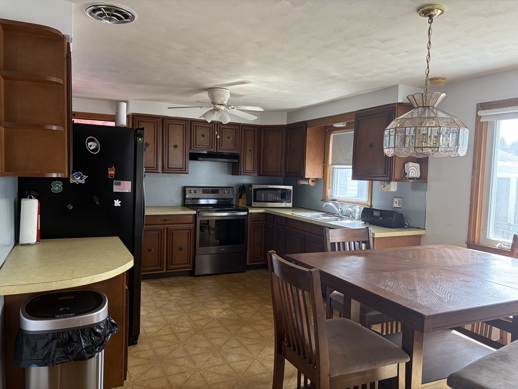 129 Fernbank Road Springfield, MA 01129 - Photo 6 of 24