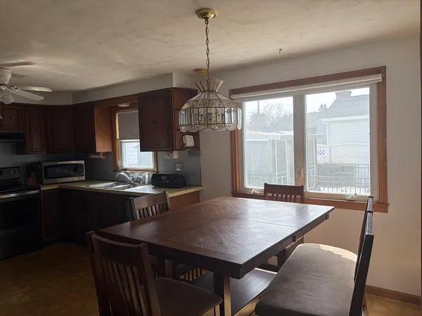 $319,900 | 129 Fernbank Road, Springfield, MA 01129