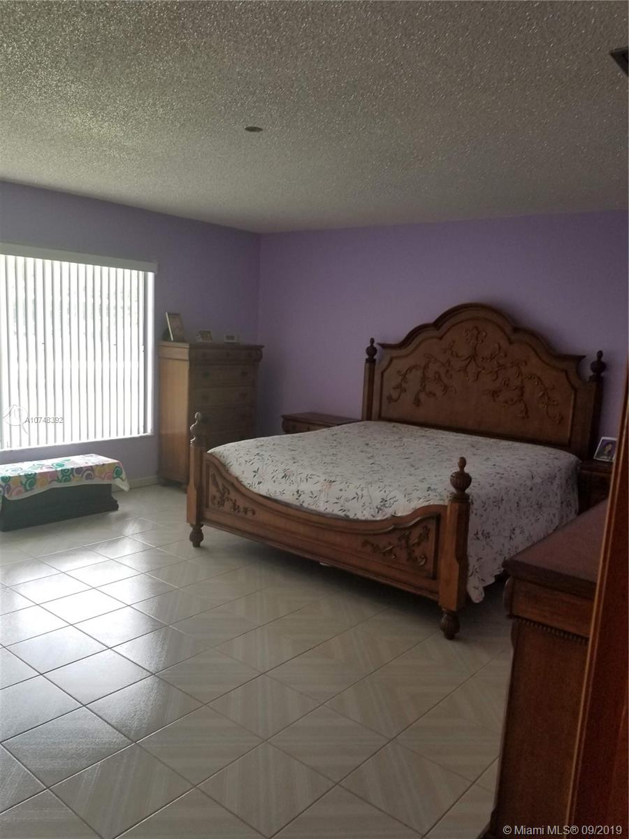 5131 Southwest 186th Avenue Southwest Ranches, FL 33332 - Photo 11 of 36 Gallery Image 11