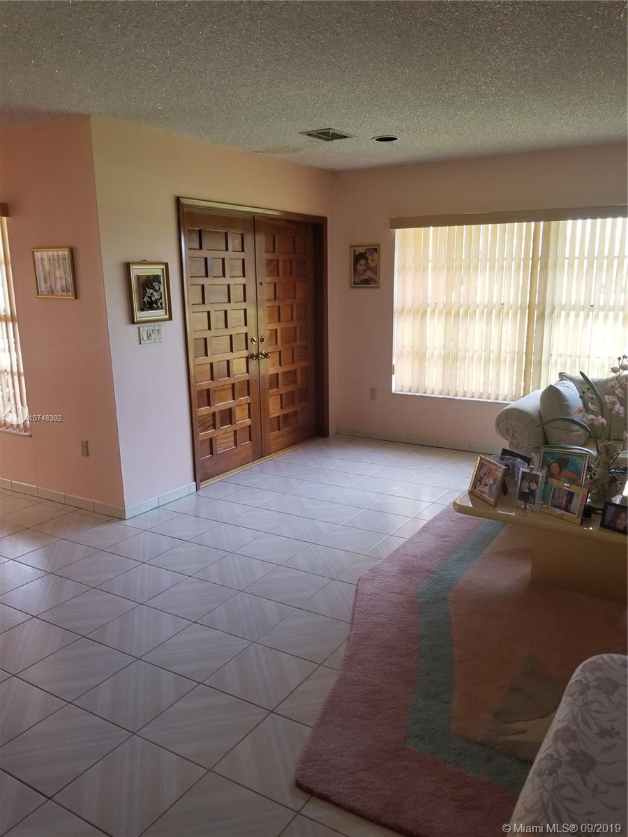 5131 Southwest 186th Avenue Southwest Ranches, FL 33332 - Photo 4 of 36 Gallery Image 4