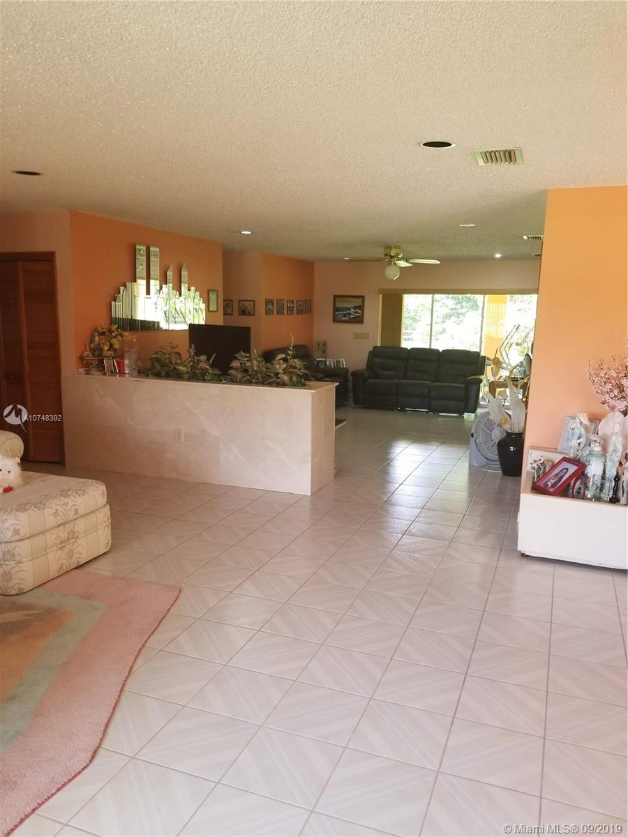 5131 Southwest 186th Avenue Southwest Ranches, FL 33332 - Photo 6 of 36 Gallery Image 6