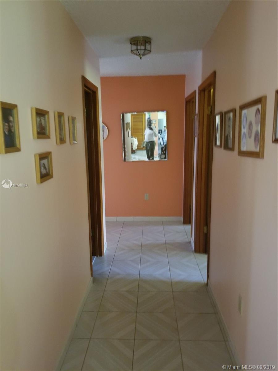 5131 Southwest 186th Avenue Southwest Ranches, FL 33332 - Photo 8 of 36 Gallery Image 8