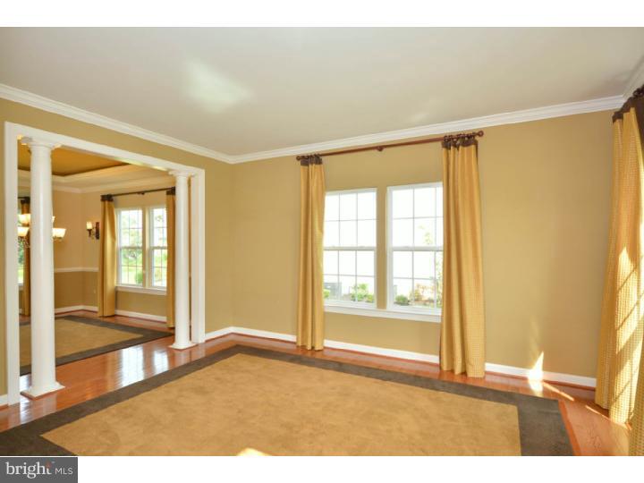 709 Elphin Road Avondale, PA 19311 - Photo 3 of 23 Living Room