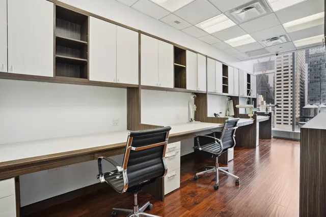 $6,800,000 | 50 West 47th Street, Unit 1711 | Midtown Central