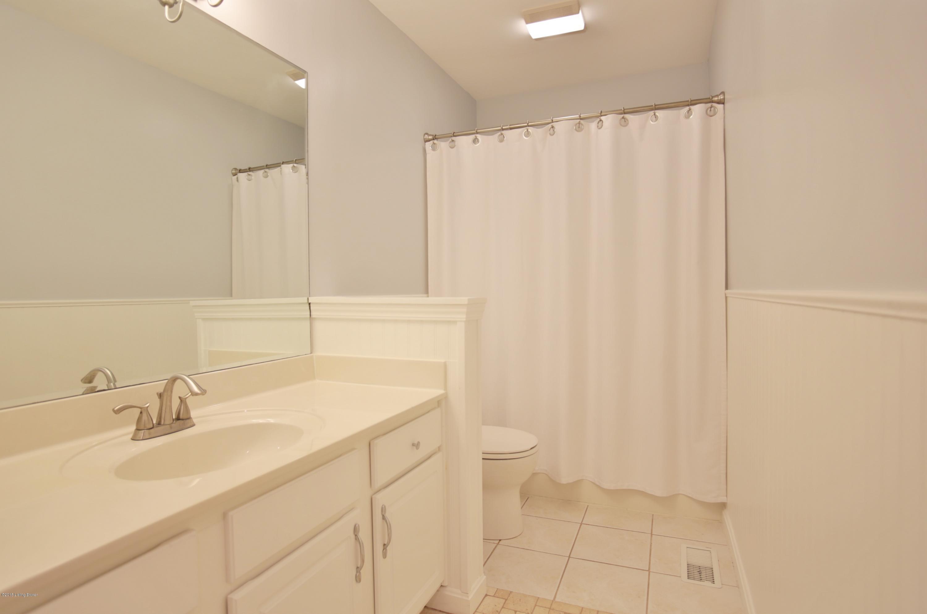14011 Spring Mill Road Louisville, KY 40245 - Photo 20 of 27 2nd floor full bath