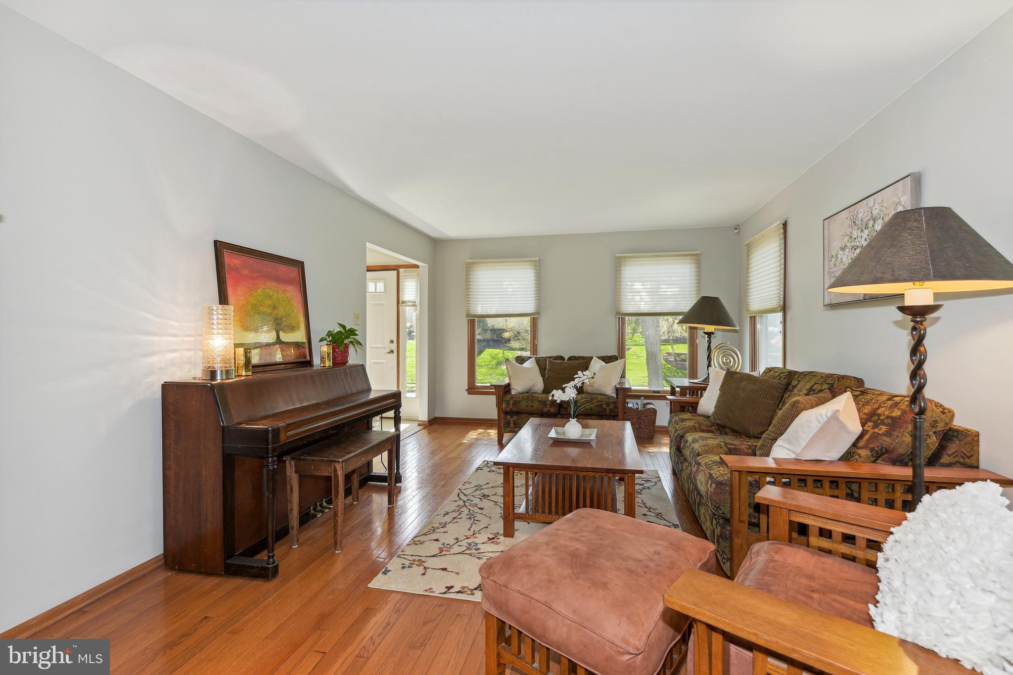 62 Bunning Drive Voorhees, NJ 08043 - Photo 4 of 23 Living Room