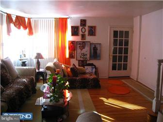 8251 Temple Road Philadelphia, PA 19150 - Photo 4 of 9 Living Room