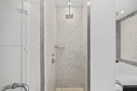 $8,000 | 200 Biscayne Blvd Way, Unit 5009, Miami, FL 33131
