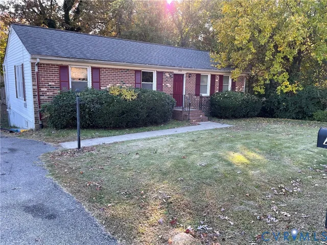 a view of a yard with a tree