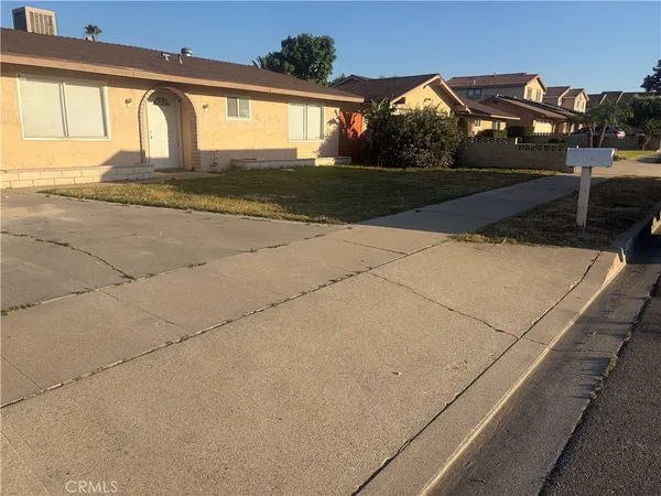 $2,900 | 8636 Tamarind Avenue, Fontana, CA 92335