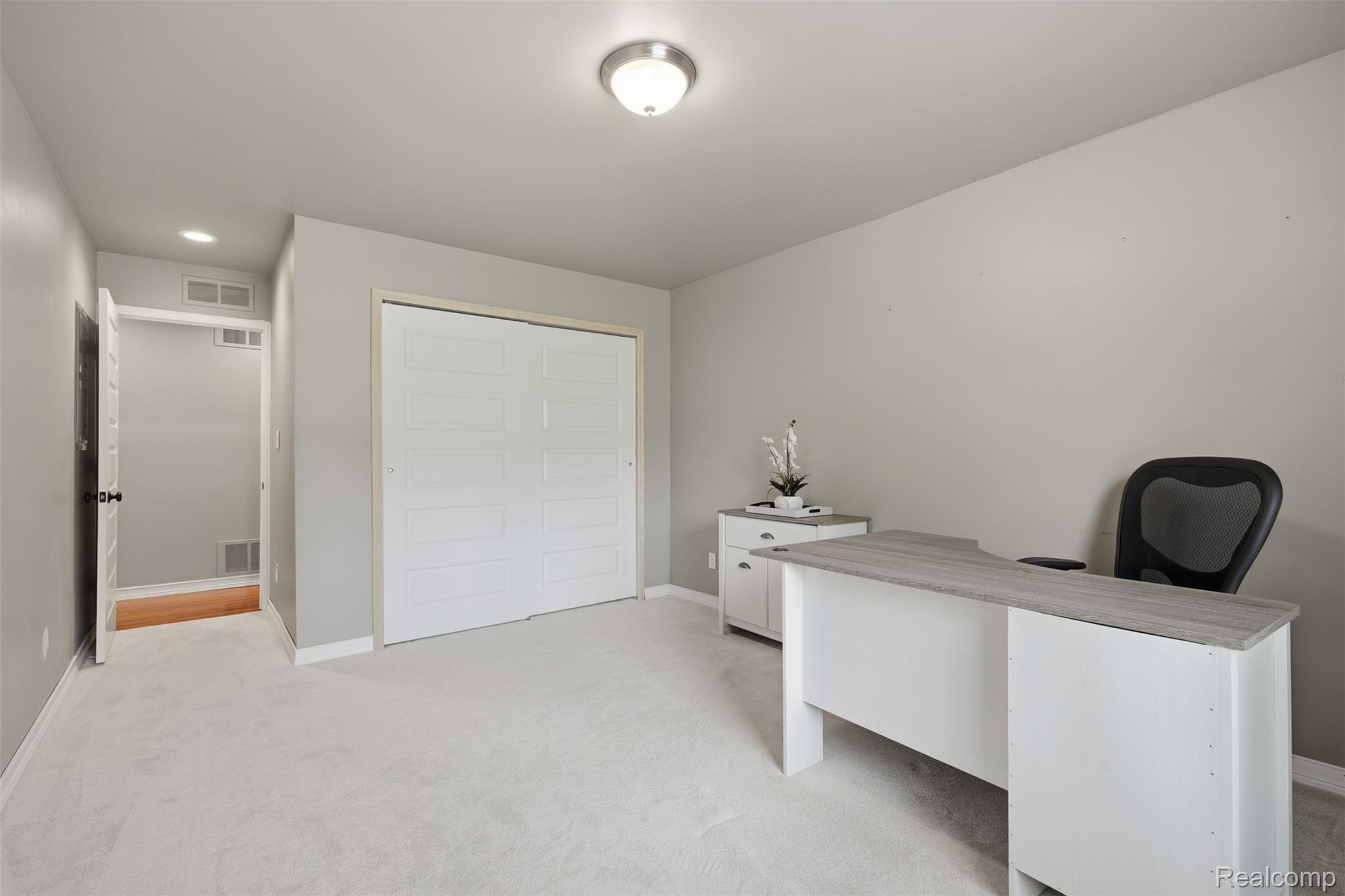 29726 Pine Ridge Circle Farmington, MI 48331 - Photo 17 of 40 Neutral-toned bedroom or office