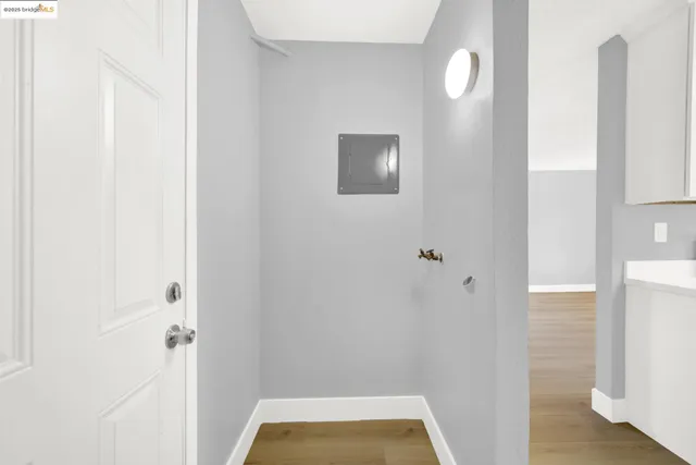 a view of entryway with washer and dryer