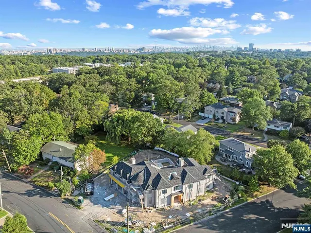 $5,800,000 | 645 Summit Street, Englewood Cliffs, NJ 07632