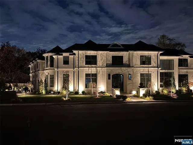 $5,800,000 | 645 Summit Street, Englewood Cliffs, NJ 07632